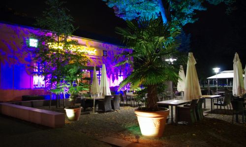 Terrasse d'été et brasserie en plein air (Biergarten) à Rastatt, Park Restaurant.