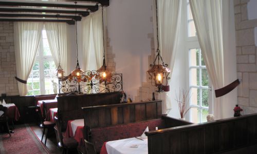 Intérieur du Park Restaurant Rastatt, atmosphère chaleureuse.